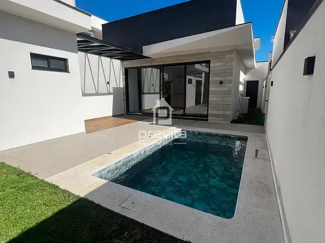 Casa com 350m² 3 quartos e 3 banheiros, à venda ou para alugar, no bairro Piracangaguá em Taubaté