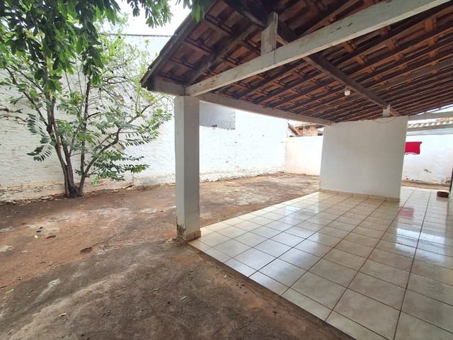Casa com 190m² 2 quartos e 1 banheiro, à venda, no bairro Vila Silvares em Birigui