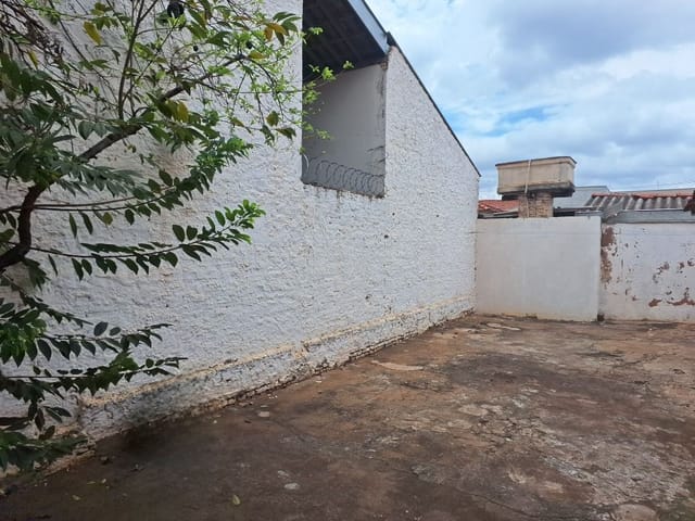 Casa com 190m² 2 quartos e 1 banheiro, à venda, no bairro Vila Silvares em Birigui