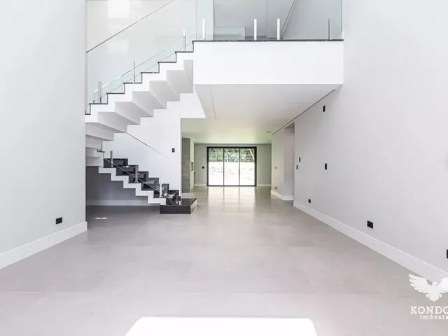 Casa com 373m² 4 quartos e 6 banheiros, à venda, no bairro Santa Felicidade em Curitiba