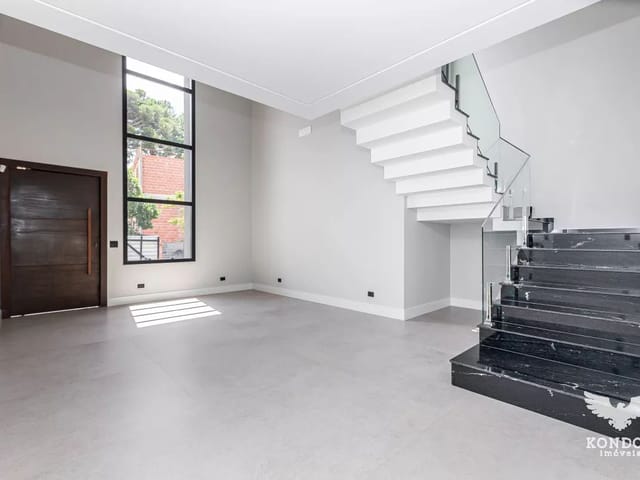 Casa com 373m² 4 quartos e 6 banheiros, à venda, no bairro Santa Felicidade em Curitiba