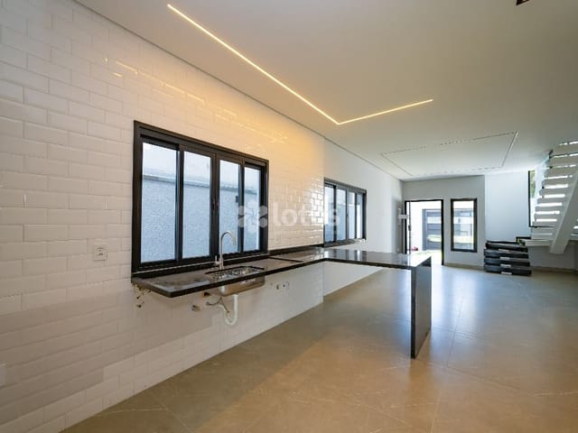 Casa com 150m² 3 quartos e 2 banheiros, à venda, no bairro Nova Jaguari em Santana de Parnaíba