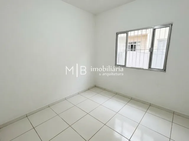 Casa 2 quartos e 1 banheiro, à venda, no bairro Miguel Rocha em Cataguases