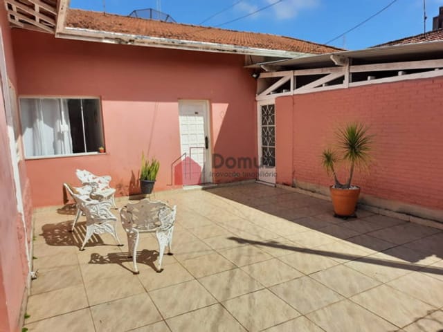 Casa à venda, no bairro Centro em Pindamonhangaba