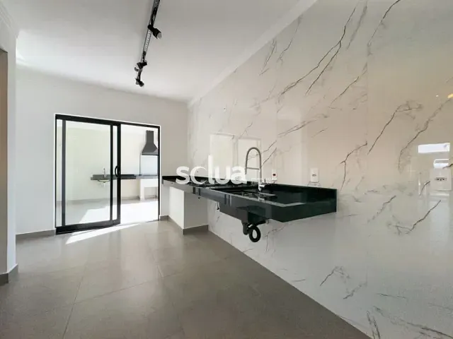 Casa com 250m² 3 quartos e 1 banheiro, à venda, no bairro Parque Olívio Franceschini em Hortolândia
