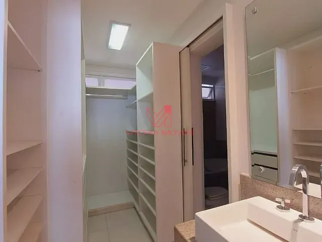 Casa com 575m², para alugar, no bairro Praia do Canto em Vitória