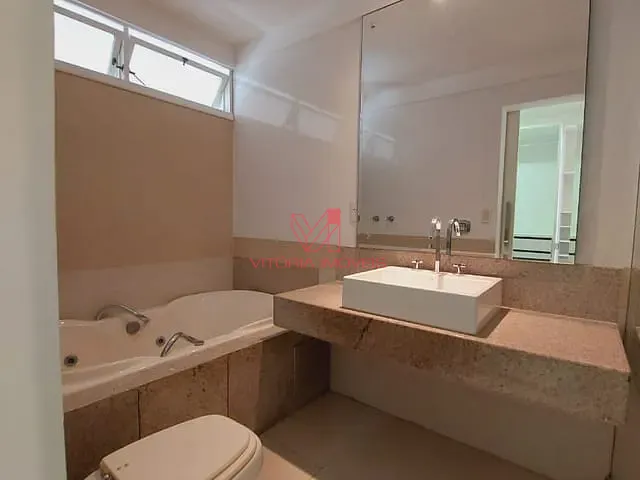 Casa com 575m², para alugar, no bairro Praia do Canto em Vitória