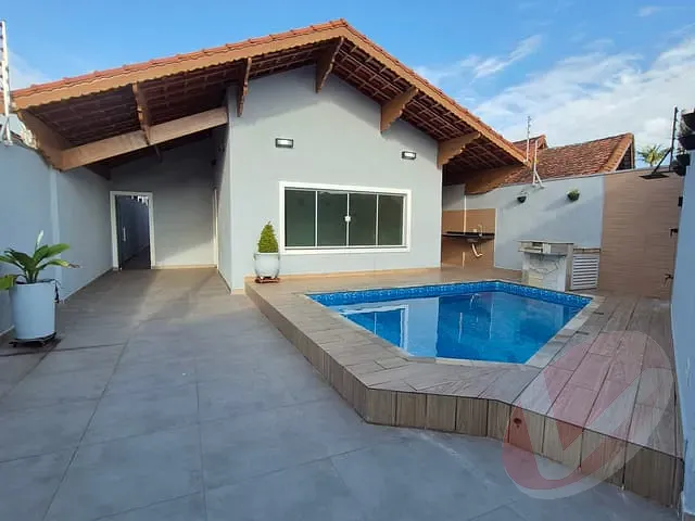Casa 3 quartos e 2 banheiros, à venda, no bairro Solemar em Praia Grande