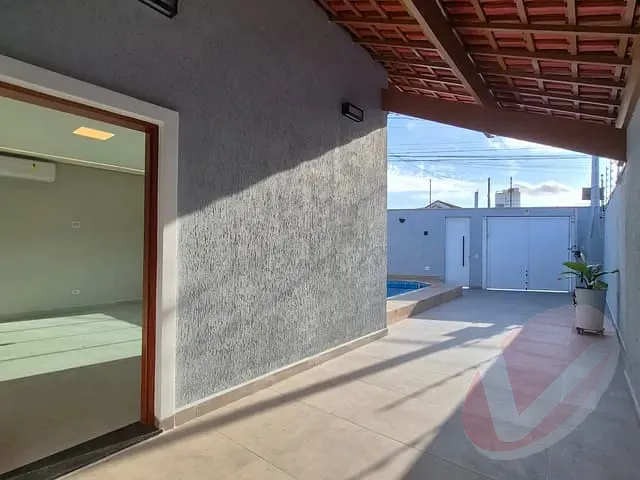 Casa 3 quartos e 2 banheiros, à venda, no bairro Solemar em Praia Grande