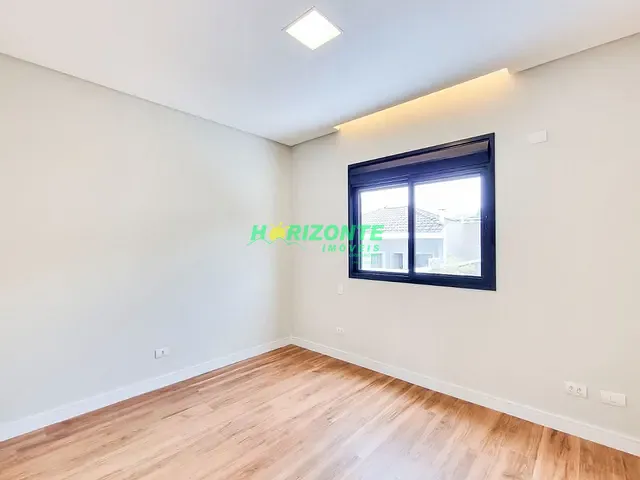 Casa com 250m² 3 quartos e 5 banheiros, à venda, no bairro Urbanova VII em São José dos Campos
