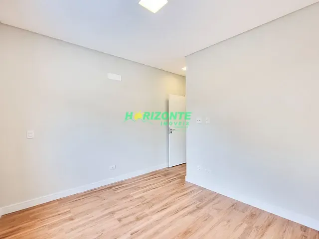 Casa com 250m² 3 quartos e 5 banheiros, à venda, no bairro Urbanova VII em São José dos Campos