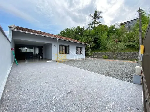 Casa com 384m² 3 quartos e 2 banheiros, à venda, no bairro Boehmerwald em Joinville