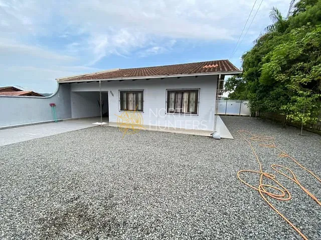 Casa com 384m² 3 quartos e 2 banheiros, à venda, no bairro Boehmerwald em Joinville