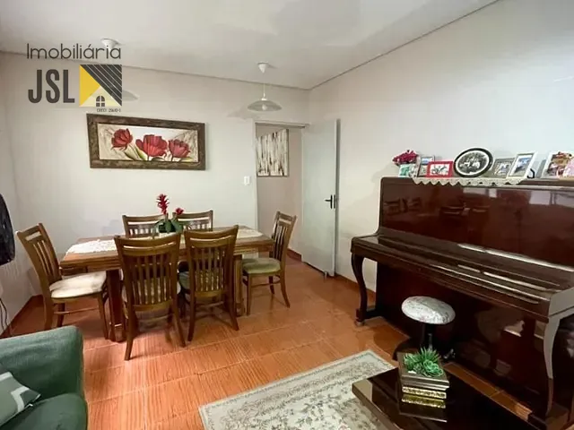 Casa com 160m² 2 quartos e 2 banheiros, à venda, no bairro Vila Santos em Caçapava