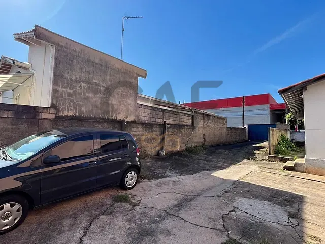 Casa com 600m² 3 quartos e 2 banheiros, à venda, no bairro Centro em Jaguariúna