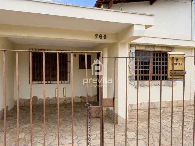 Casa 3 quartos e 1 banheiro, à venda ou para alugar, no bairro Jardim Bela Vista em Taubaté