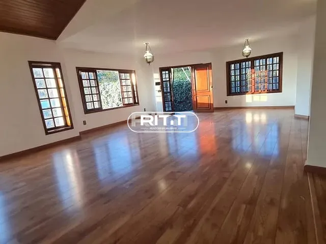 Casa com 1250m² 4 quartos e 8 banheiros, à venda, no bairro Bosque em Vinhedo