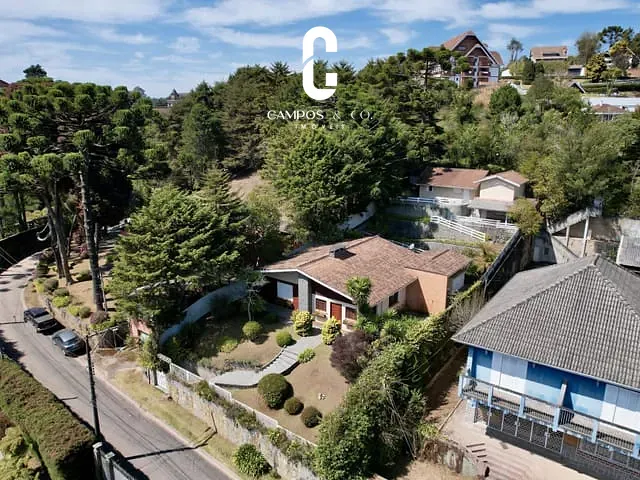 Casa com 1000m² 3 quartos e 4 banheiros, à venda, no bairro Vila Yara em Campos do Jordão
