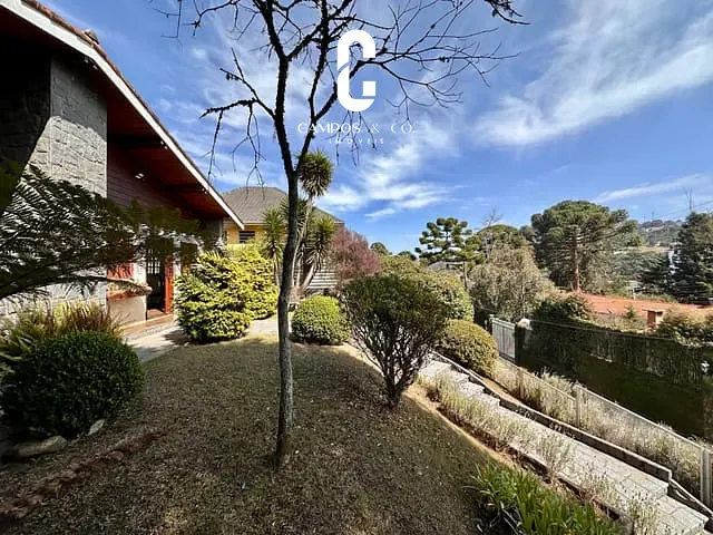 Casa com 1000m² 3 quartos e 4 banheiros, à venda, no bairro Vila Yara em Campos do Jordão