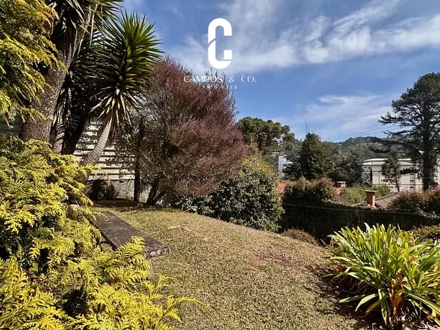 Casa com 1000m² 3 quartos e 4 banheiros, à venda, no bairro Vila Yara em Campos do Jordão