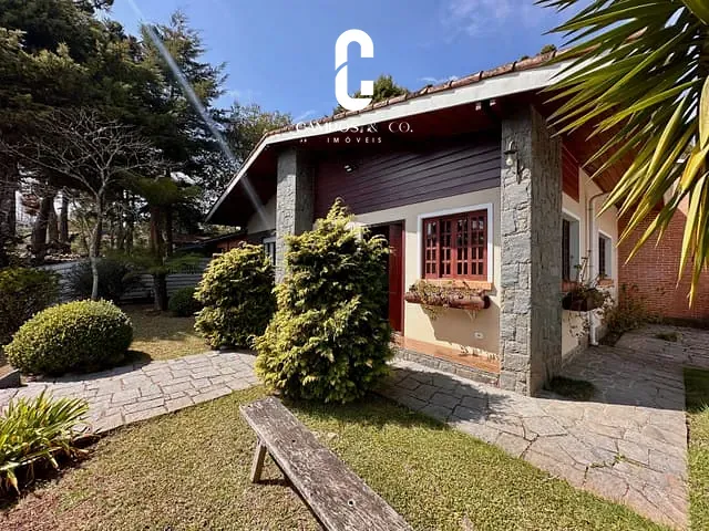Casa com 1000m² 3 quartos e 4 banheiros, à venda, no bairro Vila Yara em Campos do Jordão