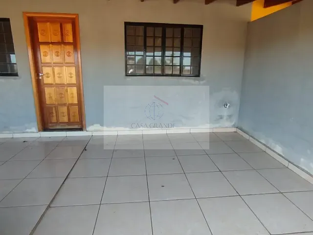 Casa 2 quartos e 1 banheiro, para alugar, no bairro Centro em Rolândia