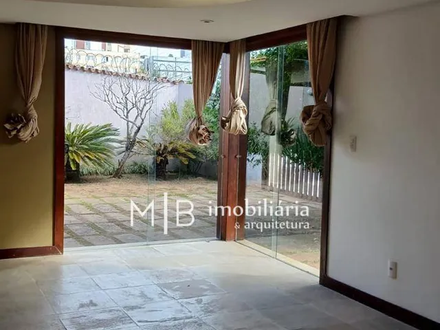 Casa com 700m² 5 quartos e 4 banheiros, para alugar, no bairro Centro em Lavras