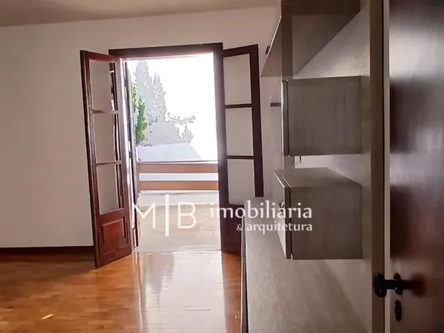 Casa com 700m² 5 quartos e 4 banheiros, para alugar, no bairro Centro em Lavras