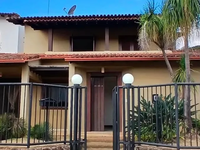 Casa com 700m² 5 quartos e 4 banheiros, para alugar, no bairro Centro em Lavras