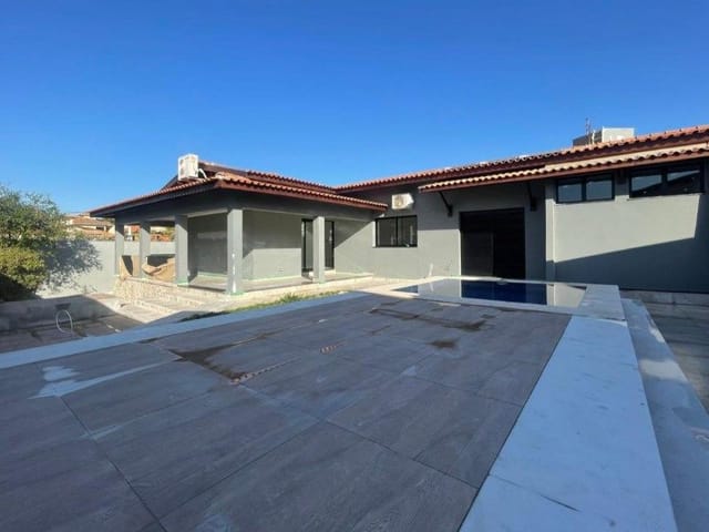 Casa com 720m² 3 quartos e 2 banheiros, à venda, no bairro Jardim Priscila em São João da Boa Vista