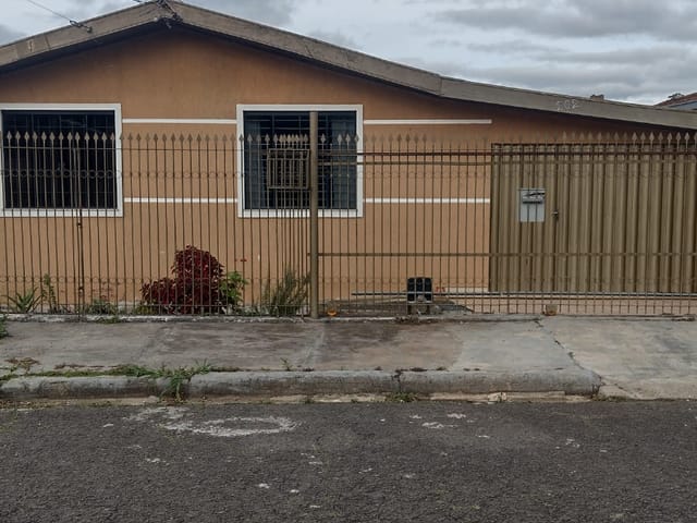 Casa com 60m² 3 quartos e 1 banheiro, à venda, no bairro Uvaranas em Ponta Grossa