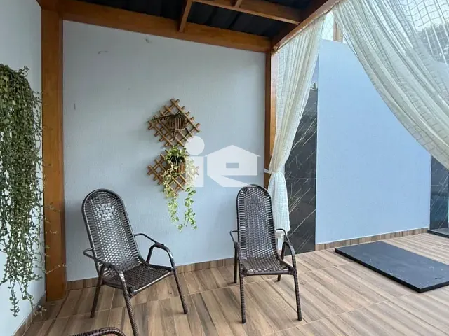 Casa 3 quartos e 4 banheiros, para alugar, no bairro Jardim Asteca em Rolândia