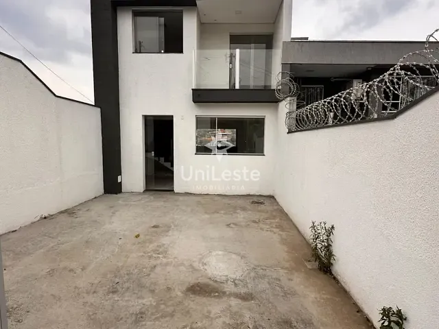 Casa 3 quartos e 2 banheiros, à venda, no bairro Jardim Vitória em Belo Horizonte