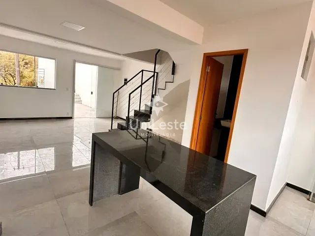 Casa 3 quartos e 2 banheiros, à venda, no bairro Jardim Vitória em Belo Horizonte