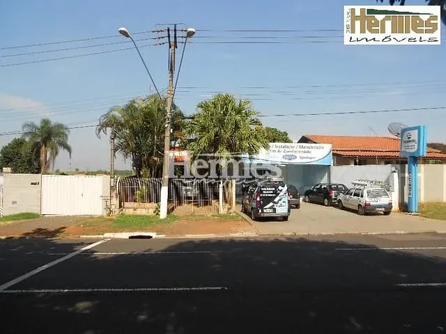 Casa com 736m² 2 quartos e 1 banheiro, à venda, no bairro Santa Terezinha em Paulínia