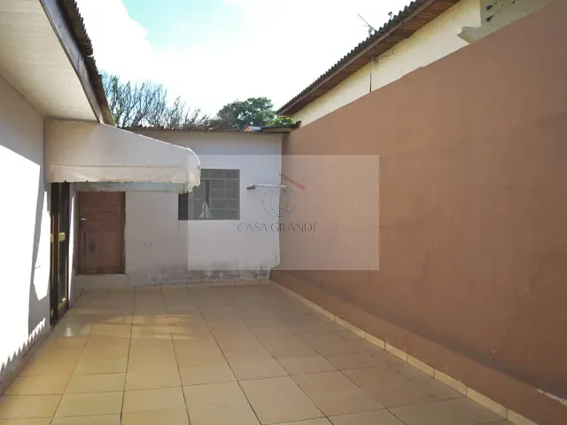Casa com 300m² 3 quartos e 1 banheiro, à venda, no bairro Jardim Caviúna em Rolândia