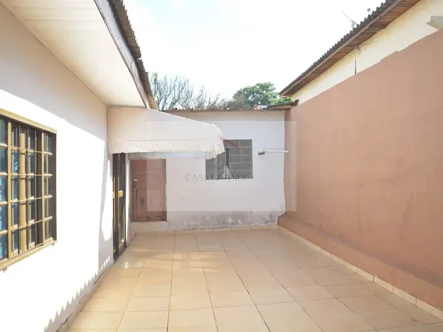 Casa com 300m² 3 quartos e 1 banheiro, à venda, no bairro Jardim Caviúna em Rolândia
