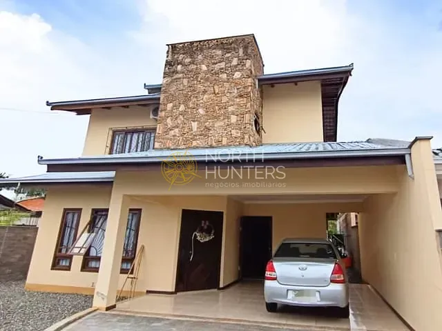 Casa com 230m² 4 quartos e 3 banheiros, à venda, no bairro Vila Nova em Joinville