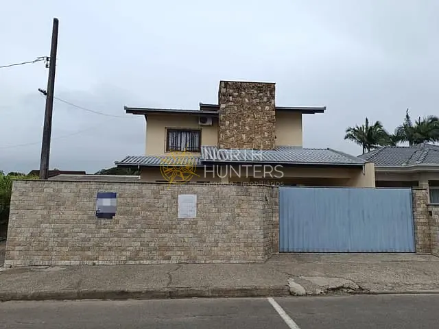 Casa com 230m² 4 quartos e 3 banheiros, à venda, no bairro Vila Nova em Joinville