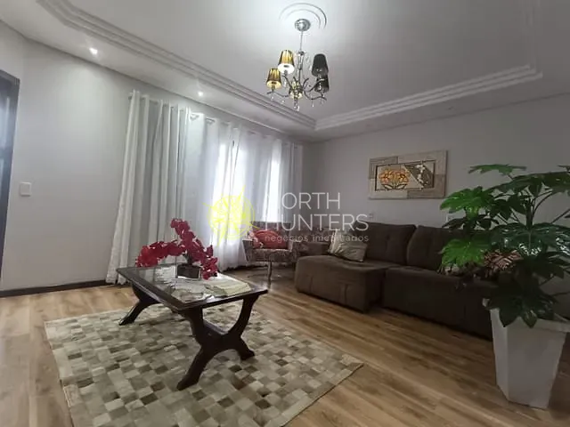 Casa com 230m² 4 quartos e 3 banheiros, à venda, no bairro Vila Nova em Joinville