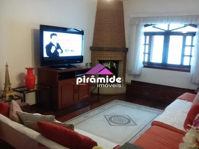 Casa com 700m² 3 quartos e 4 banheiros, à venda, no bairro Jardim das Colinas em São José dos Campos