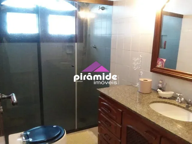 Casa com 700m² 3 quartos e 4 banheiros, à venda, no bairro Jardim das Colinas em São José dos Campos