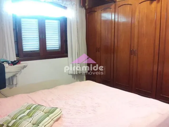 Casa com 700m² 3 quartos e 4 banheiros, à venda, no bairro Jardim das Colinas em São José dos Campos