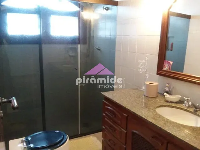 Casa com 700m² 3 quartos e 4 banheiros, à venda, no bairro Jardim das Colinas em São José dos Campos