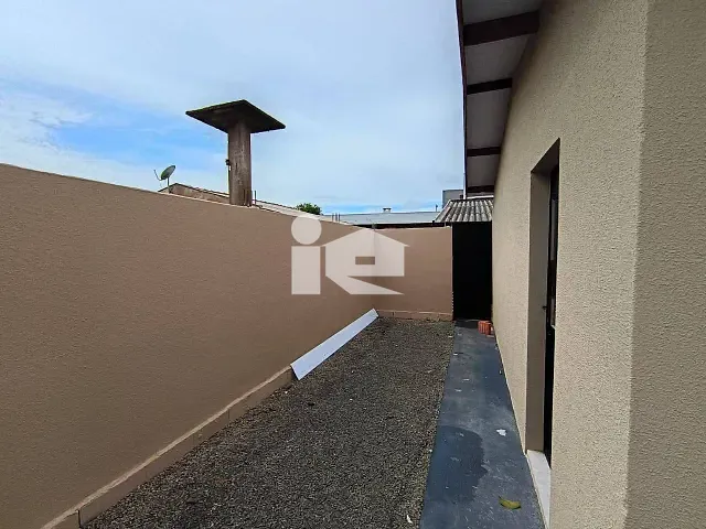 Casa 2 quartos e 1 banheiro, para alugar, no bairro Jardim Capricórnio em Rolândia