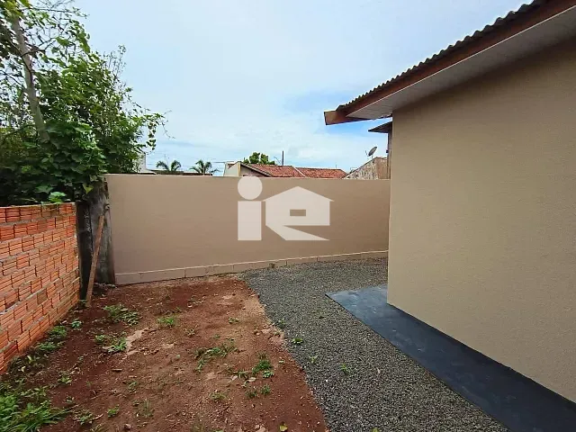 Casa 2 quartos e 1 banheiro, para alugar, no bairro Jardim Capricórnio em Rolândia