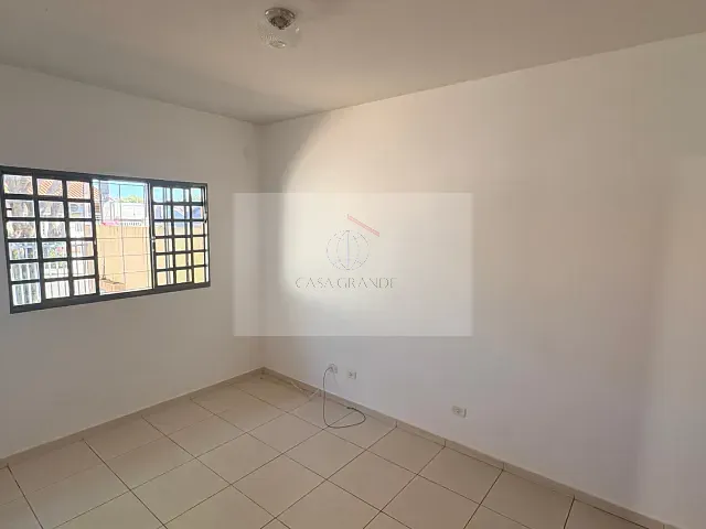 Casa 2 quartos e 1 banheiro, para alugar, no bairro Capricornio em Rolândia