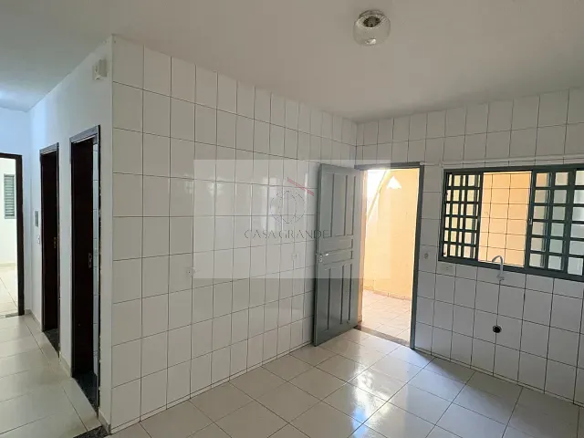 Casa 2 quartos e 1 banheiro, para alugar, no bairro Capricornio em Rolândia