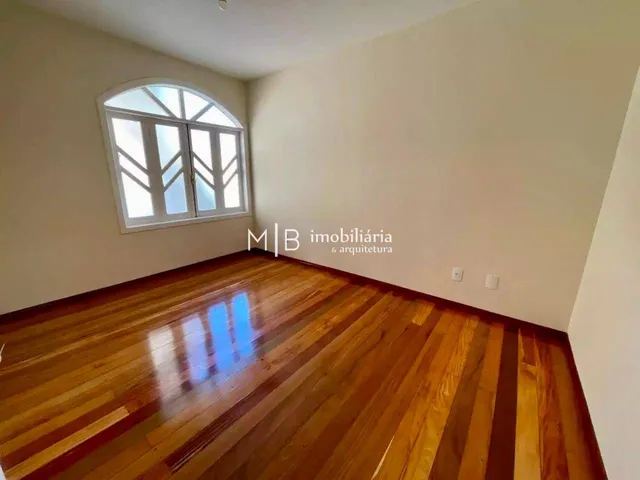 Casa 4 quartos e 4 banheiros, para alugar, no bairro Condomínio Flamboyants em Lavras
