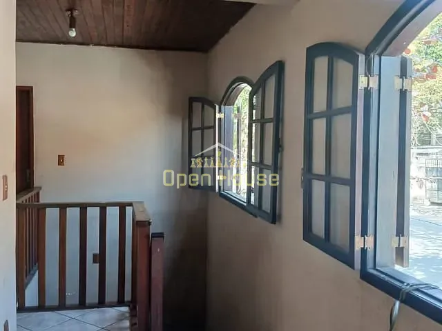 Casa com 606m² 4 quartos e 2 banheiros, à venda, no bairro Colônia Santo Antônio em Barra Mansa